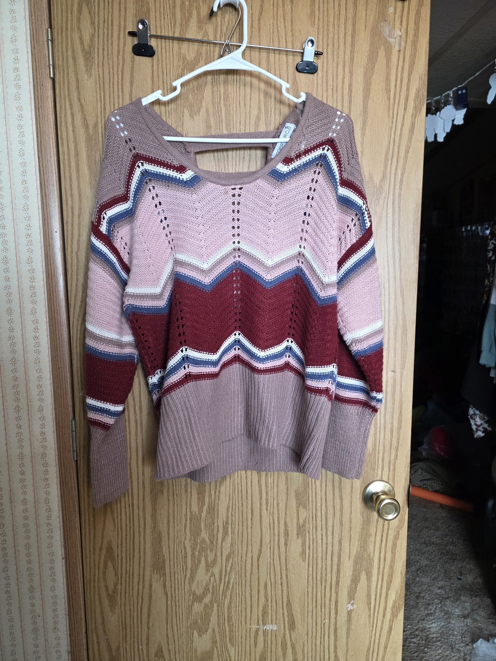 Striped Chevron Knit Scoop-Neck Sweater in Dusty Pink and Wine